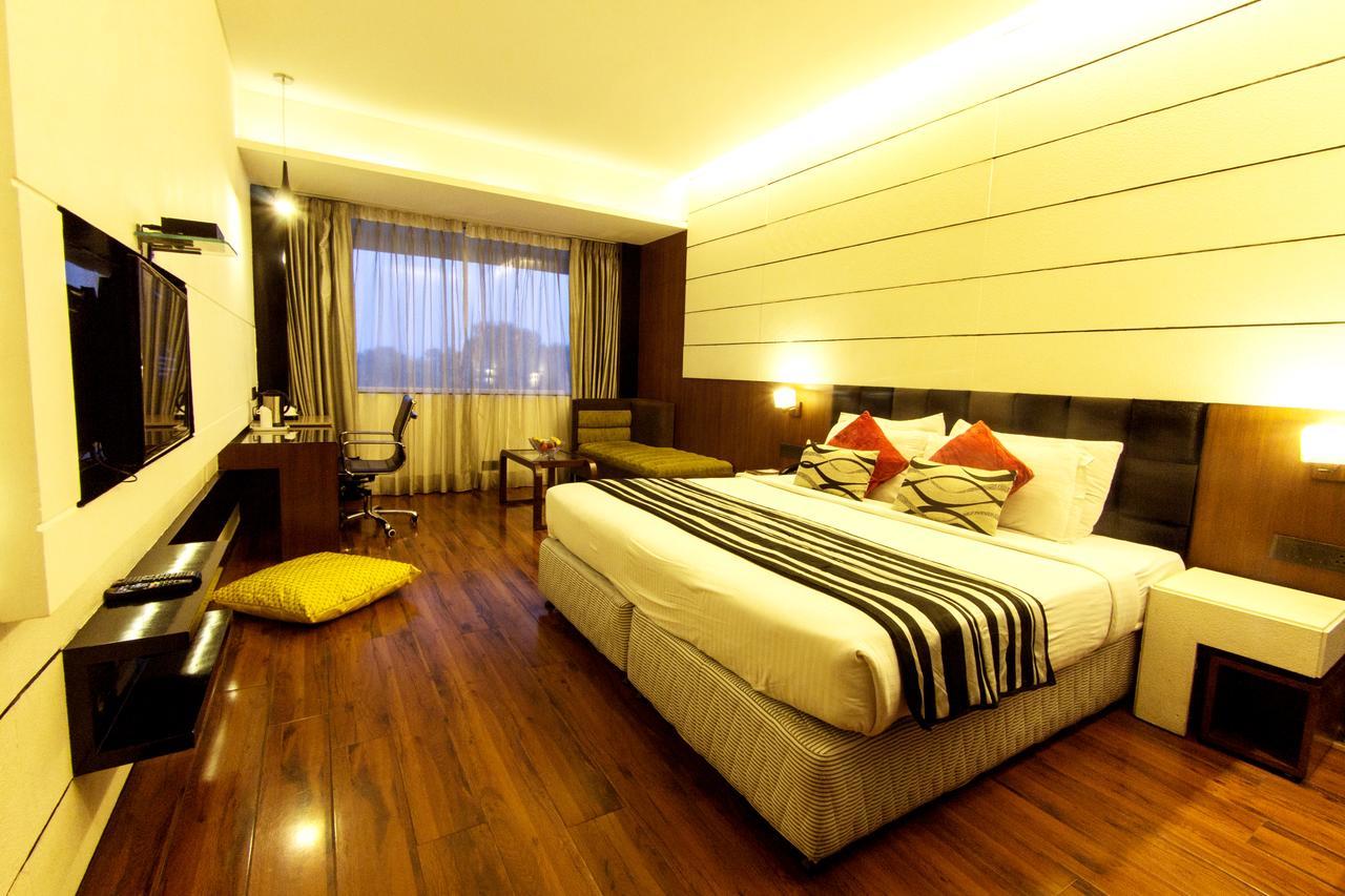 Hotel Gk International Chandīgarh Екстериор снимка