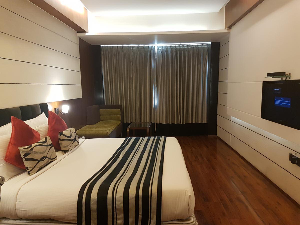 Hotel Gk International Chandīgarh Екстериор снимка